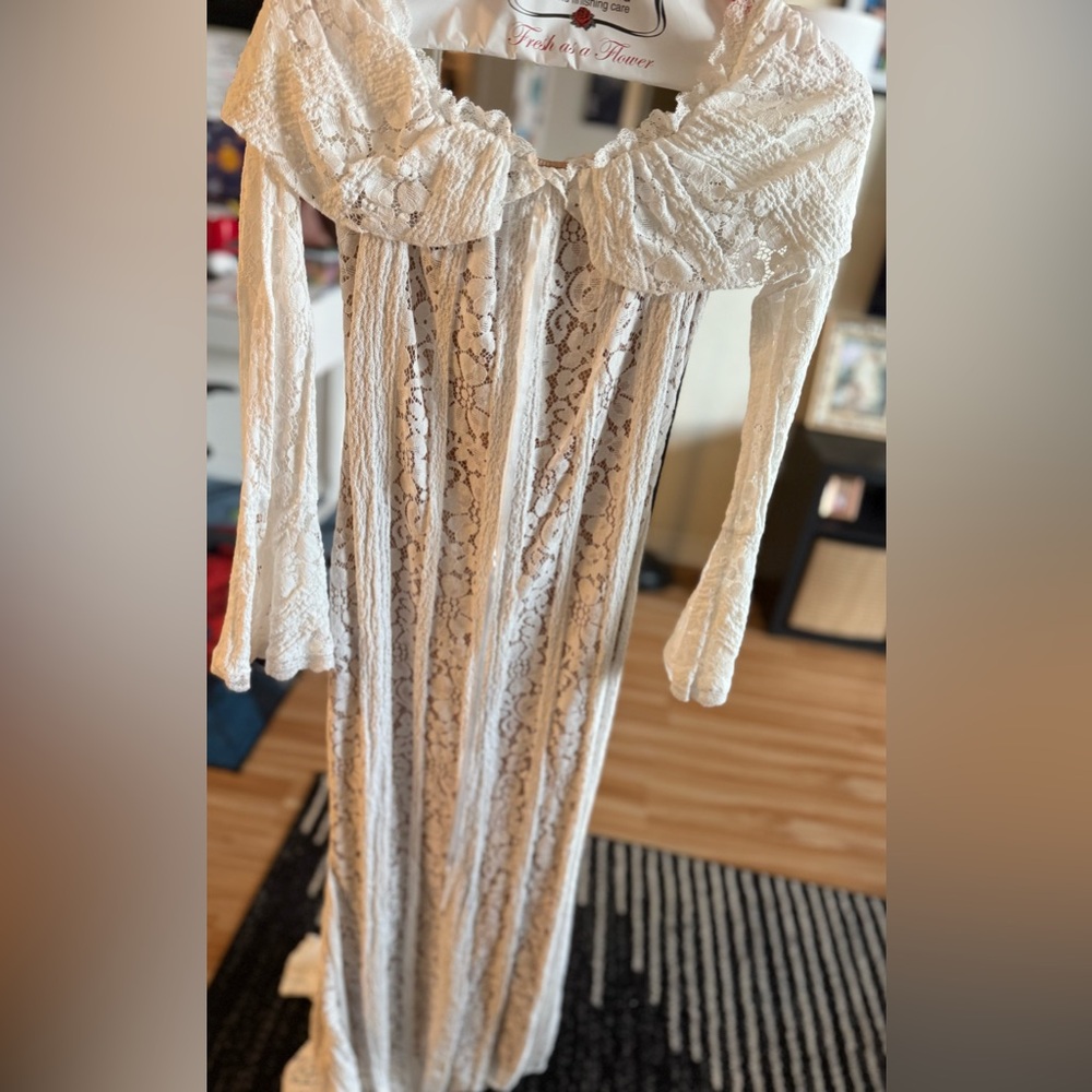 Elegant off white Lace Dress with liner underneath.